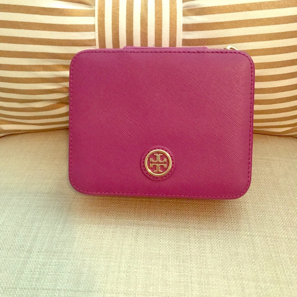Tory Burch Robinson jewelry case